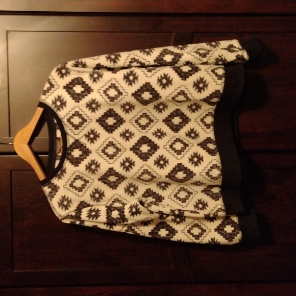 Eddie Bauer Black and White Patterned Fleece - Picture 1 of 4